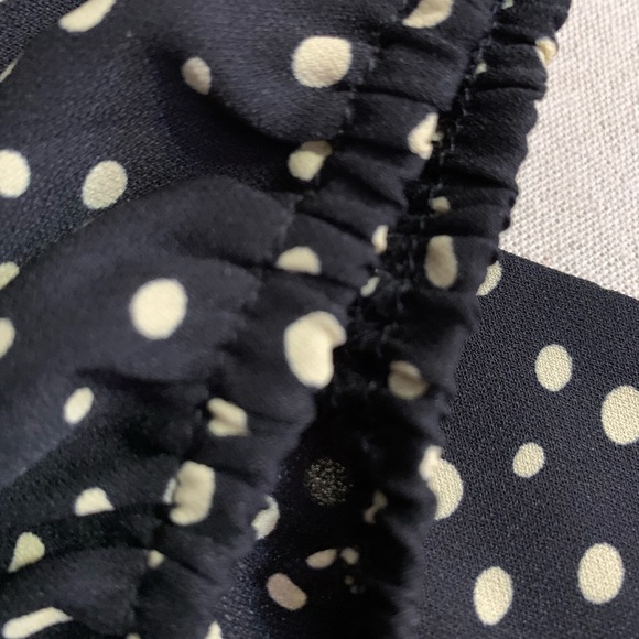 Very J Black V-neck Button Front Polka Dot Crop Top - Picture 8 of 9